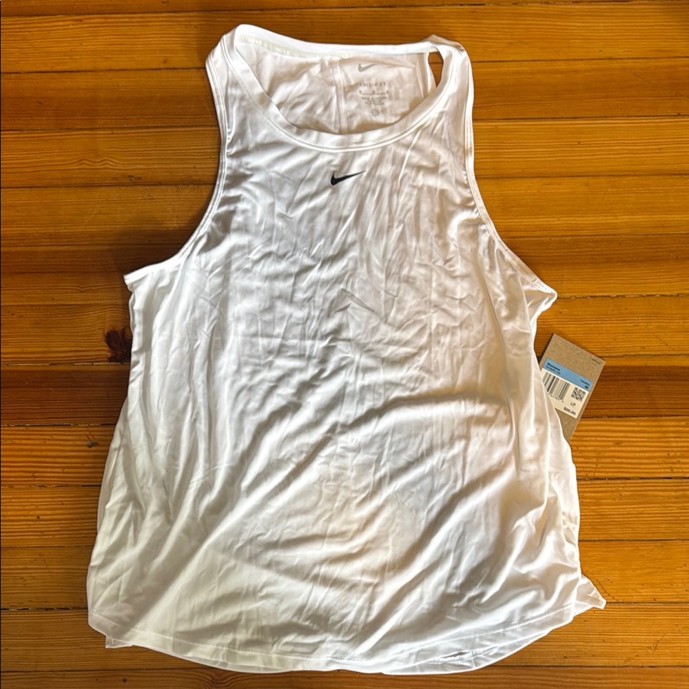 Nike Women’s Medium - White Relaxed Sleeveless Tank Top